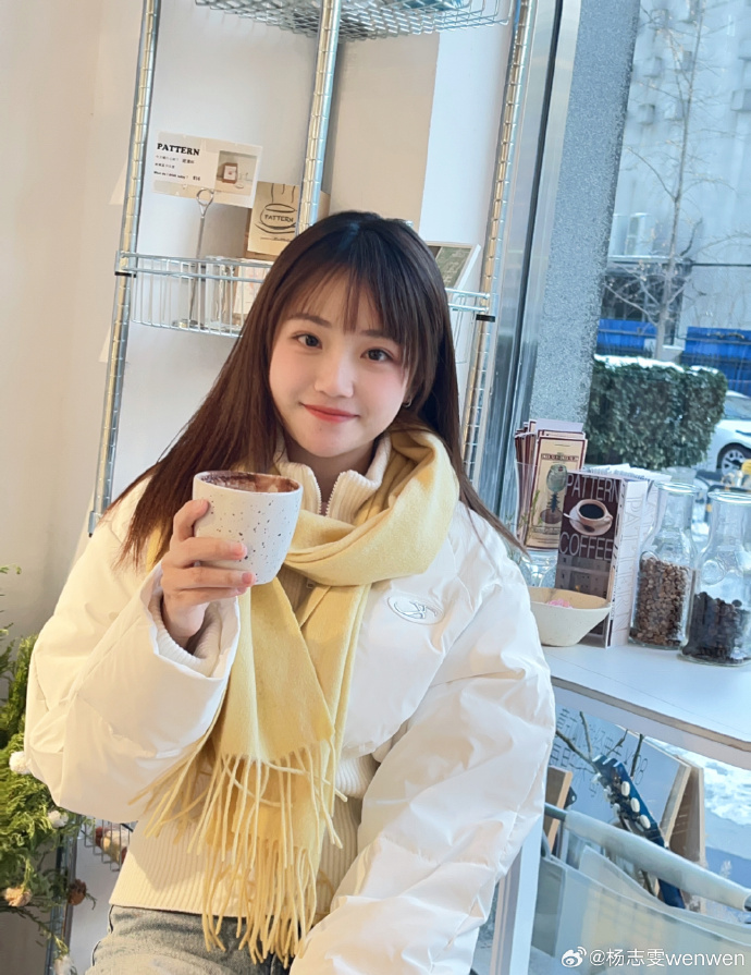 难怪贾乃亮不拍戏去带货了,旗下公司10员猛将,个个都当红能养家