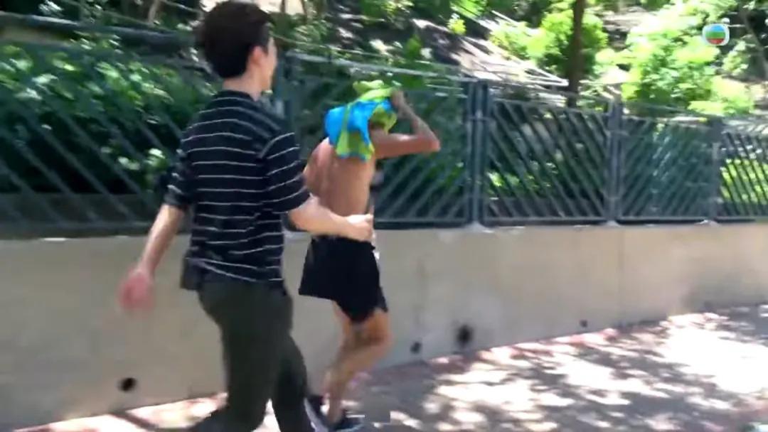 34岁TVB男主持发文宣布离巢，疑重返航空业再做空少，曾被力捧组男团