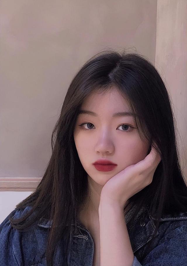 事实证明,应验了李健4年前预言的单依纯,已经走上了另一条大道