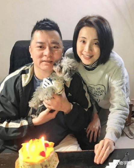 她是混最差港姐冠军,薪水低无戏拍,金融高管老公出轨,开店蚀本