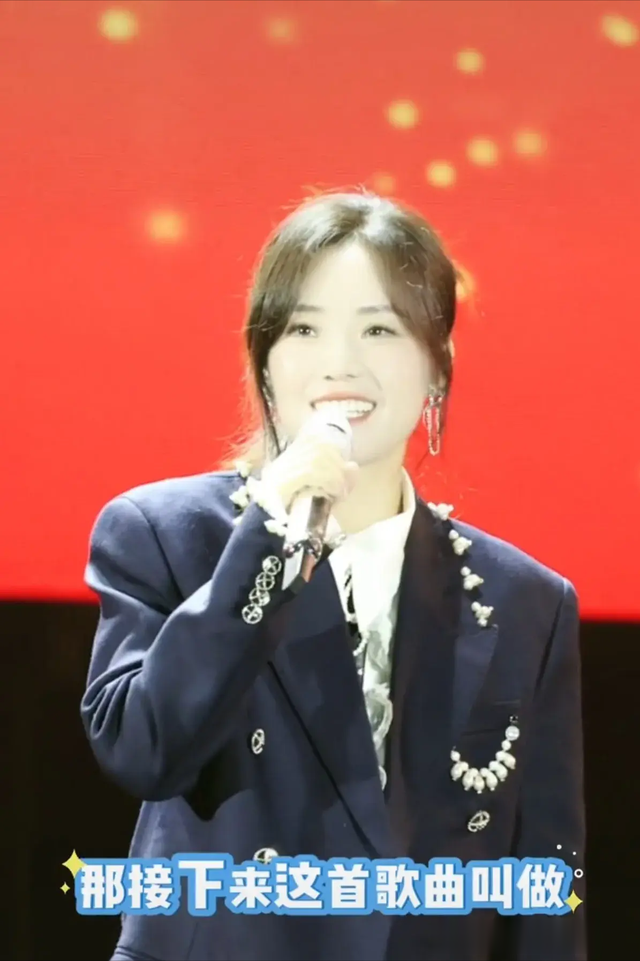 云朵最新消息，丹阳演唱会露脸，连唱三首歌曲，背叛传闻水落石出