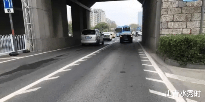 交警：如果连“锯齿车道”都不认识，先别开车，弄明白了再上路