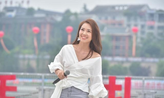 云朵演唱会开幕在即,6000人的场馆,门票至今尚未卖完