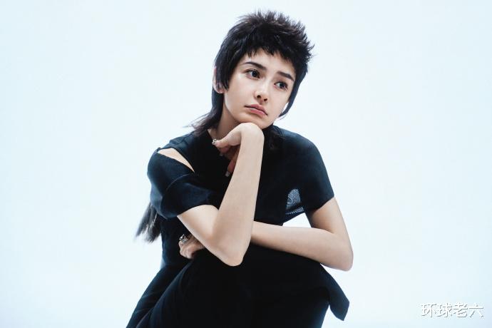 杨颖 杨颖以短发造型新鲜出镜 穿流苏裙装摇滚范十足