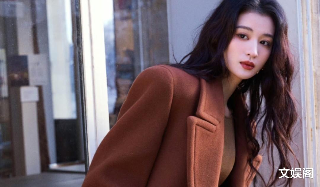 因戏生情被曝过两段恋情，本身很优秀，奈何负面新闻多