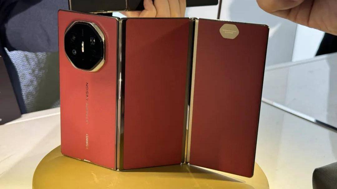 华为Mate X6忽然被曝光，买Mate XT的估计要哭了