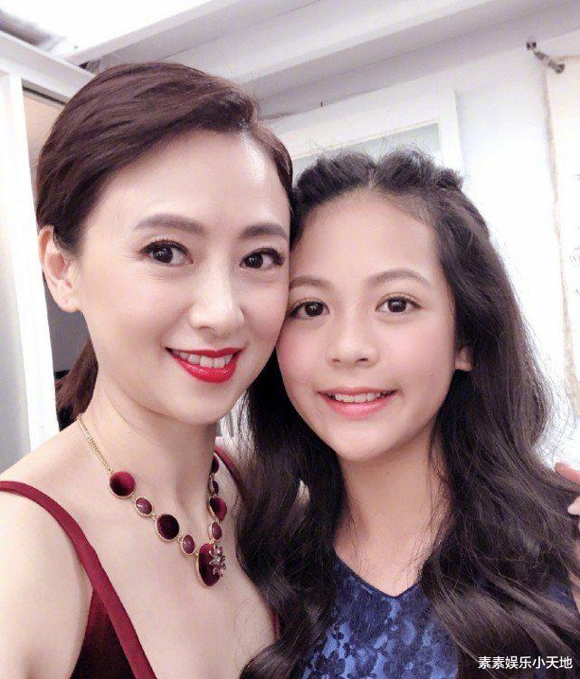 翁虹16岁女儿准备出道,酷爱做美食,遗传了妈妈的高颜值