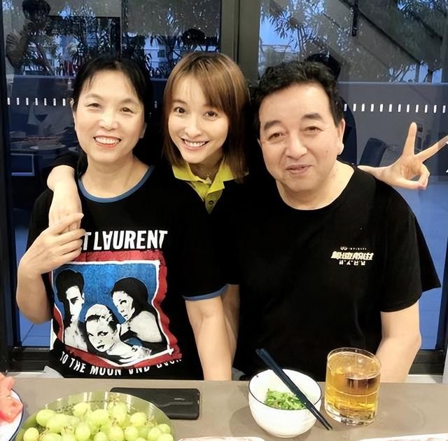 没想到，美国“难民”的涌入，让被骂十多年的吴昕终于抬起头做人