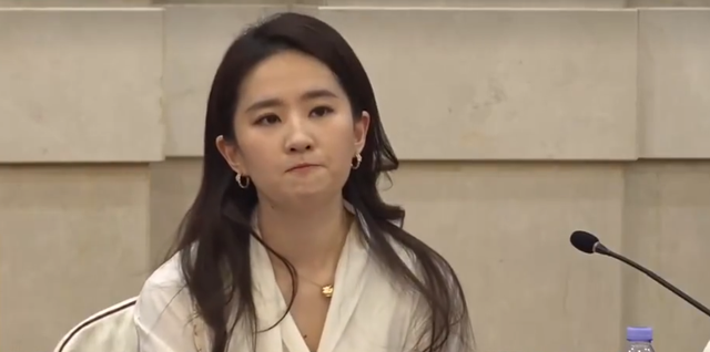 刘亦菲央视座谈会翻车?神仙姐姐人设崩塌,还是真性情流露?