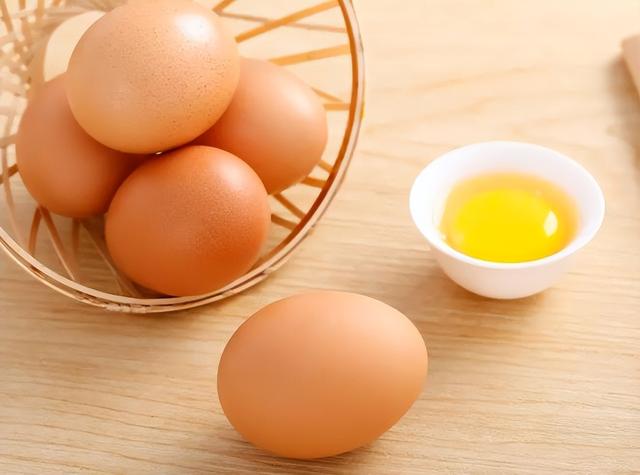 坚持吃水煮蛋，是“养肝”还是“伤肝”？忠告：吃鸡蛋要牢记4点