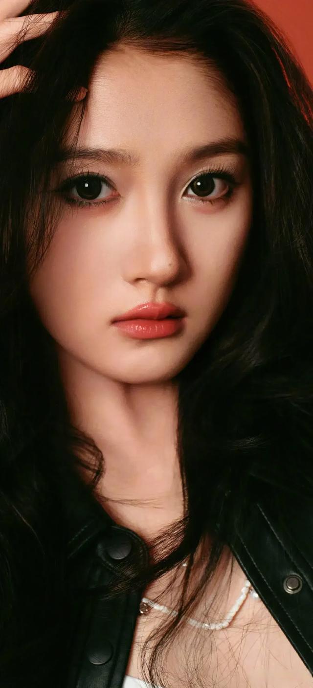 闻香袭人——关晓彤时尚写真大图