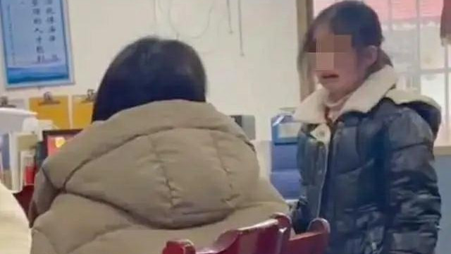 事大了，女老师怒骂学生，央媒锐评，整个办公室的老师或被波及！