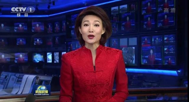 央视主持人李梓萌竟戴假发工作20年,摘下假发后网友都惊呆了!