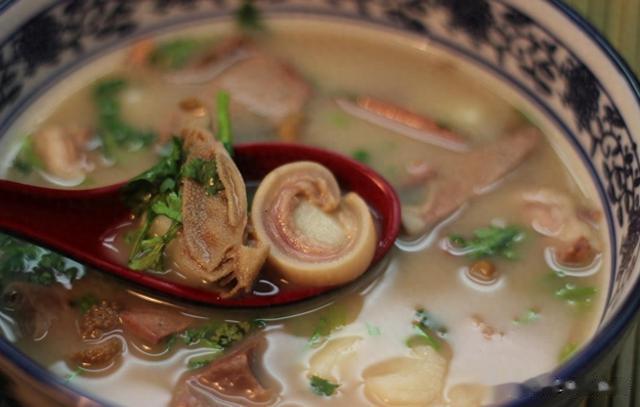 熬羊汤，这“5种香料”不能少，羊肉越炖越鲜香，汤越熬越奶白