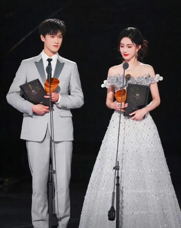 内顶级娱CP出炉,博肖登顶,张凌赫白鹿10林更新丽颖3李现杨紫第2