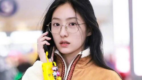 这位小花，要去给人当后妈了？