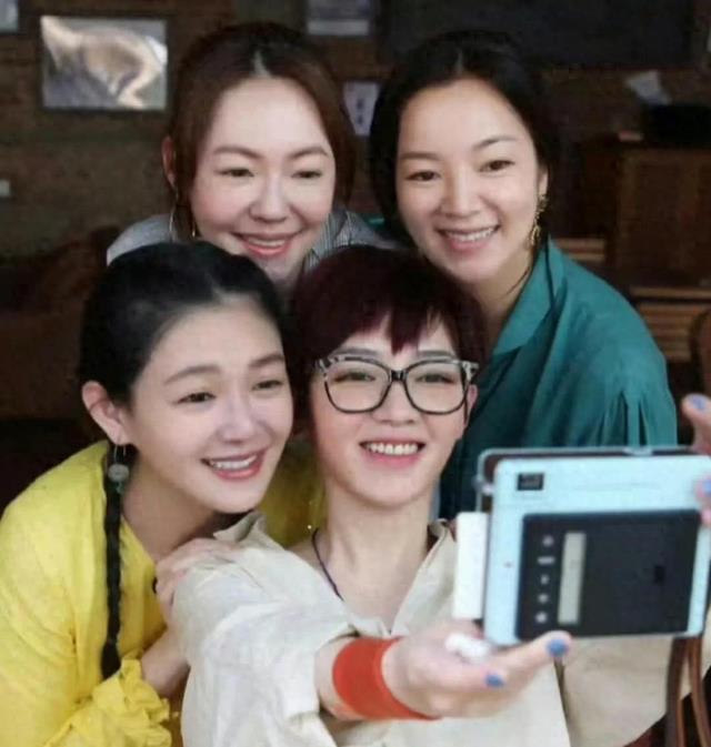 丧事喜办!大S头七撞上结婚纪念日,S家邀请亲友吃蛋糕庆祝!