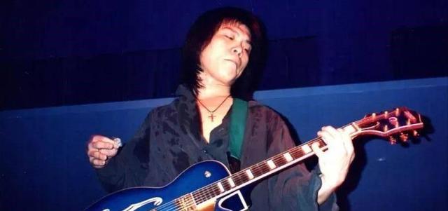 伍佰有多敢说?一句话让华晨宇沦为了笑柄,被骂上热搜却毫不在乎