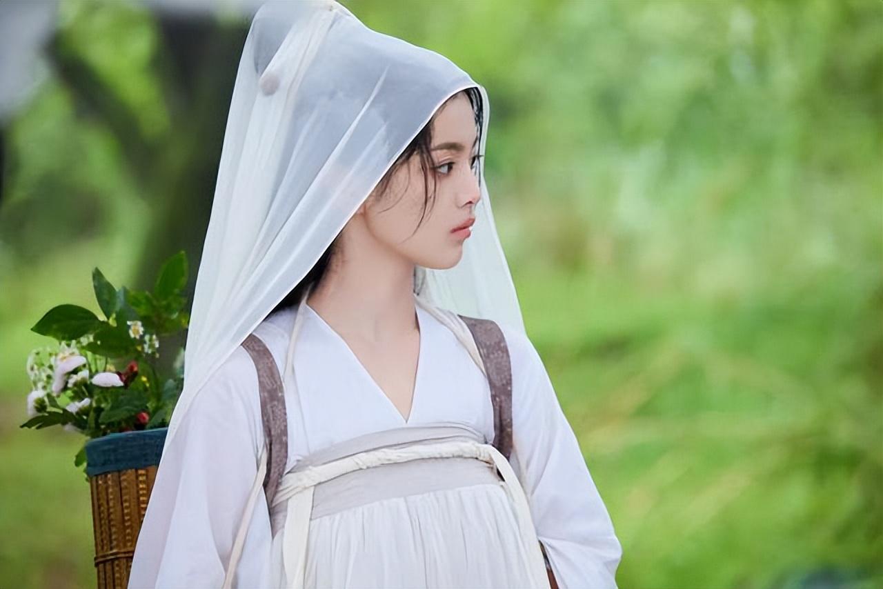 董璇女儿小酒窝正式出道啦！在《墨雨云间》中饰演杨超越幼年时期的姜梨