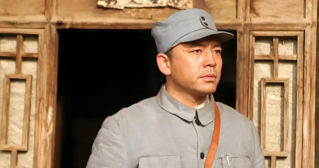 《亮剑》20年后，两位演员遗憾离世，漂亮的秀芹低调嫁人