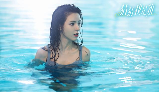 张予曦泳池神图,宛如出水芙蓉,不愧是思聪严选!