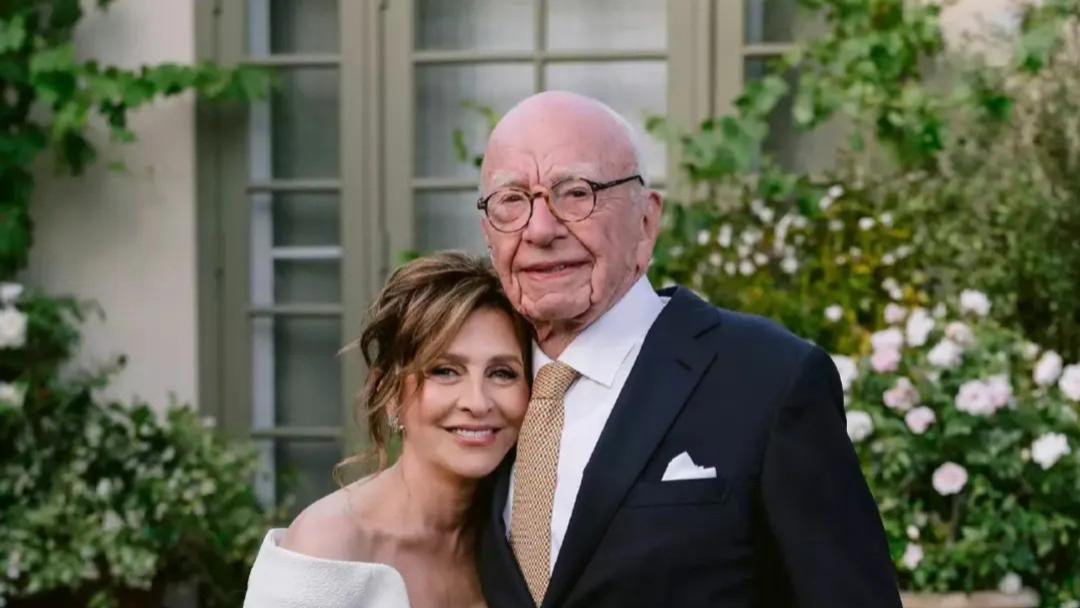 93岁富豪第5次结婚，网友感叹默多克只有照片挂墙上，才不会再婚