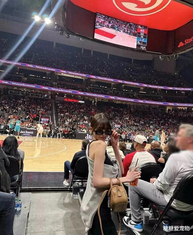 看张元英这些照片，就知道含金量有多高了，是你养的起的不?