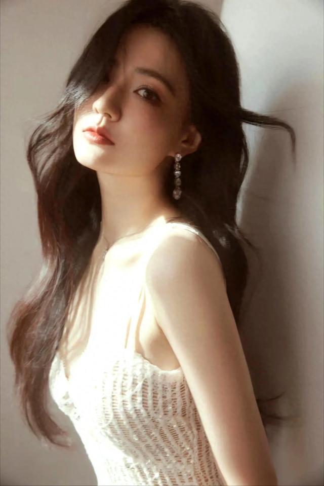 网友:徐璐~纯欲风拿捏的太好了