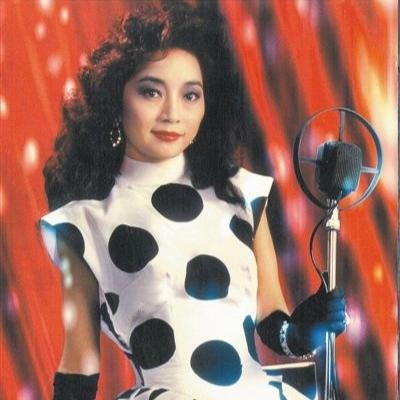 她宁愿离婚也不改中国国籍,周润发、刘德华给她下跪,75岁仍单身