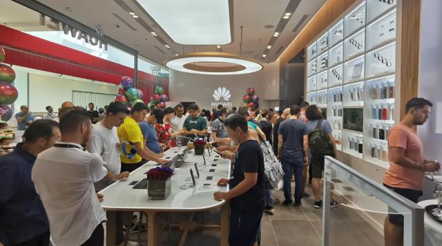 中美韩手机三季度营收断崖对比：苹果6761亿，三星4072亿，华为呢