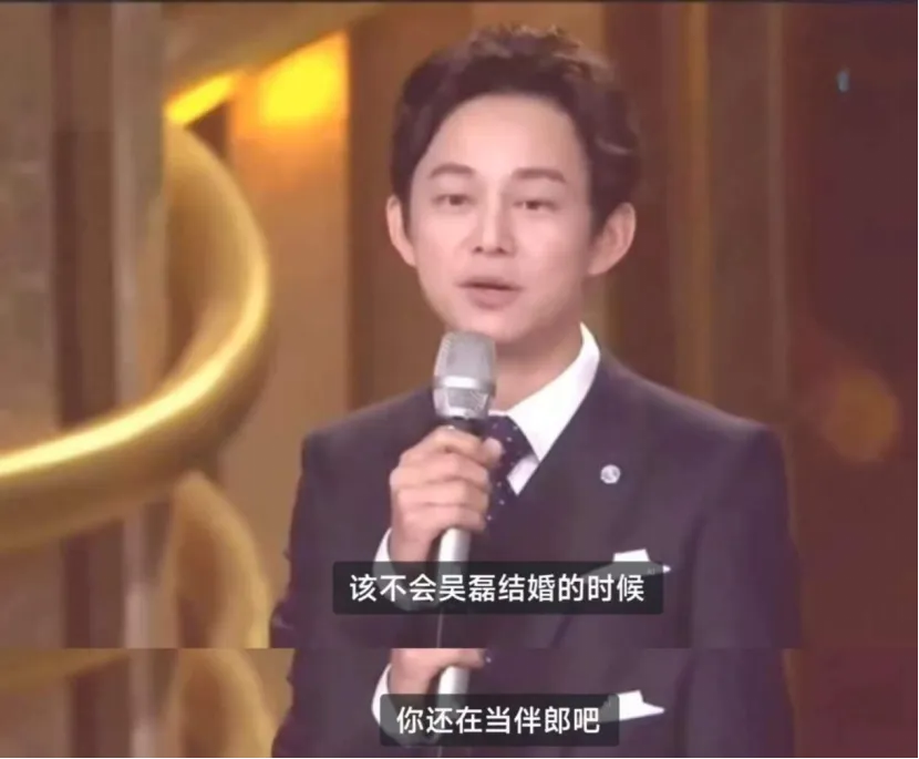 胡歌携妻女游日本,1岁女儿小茉莉坐2.7万婴儿车首亮相,昔日男神秒变奶爸