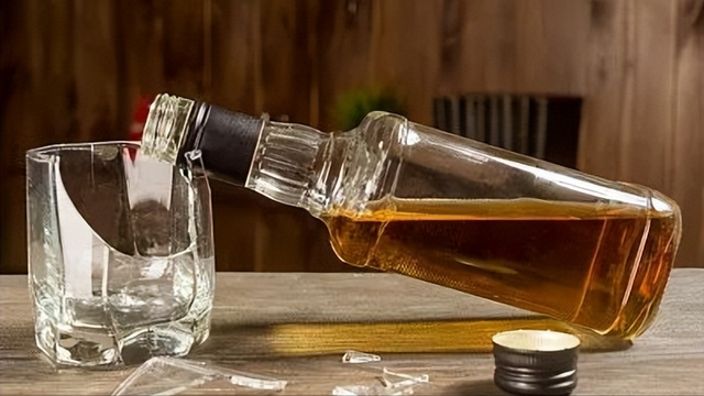 喝酒的人注意了：如果身体有这4种表现，真的一口都别喝了