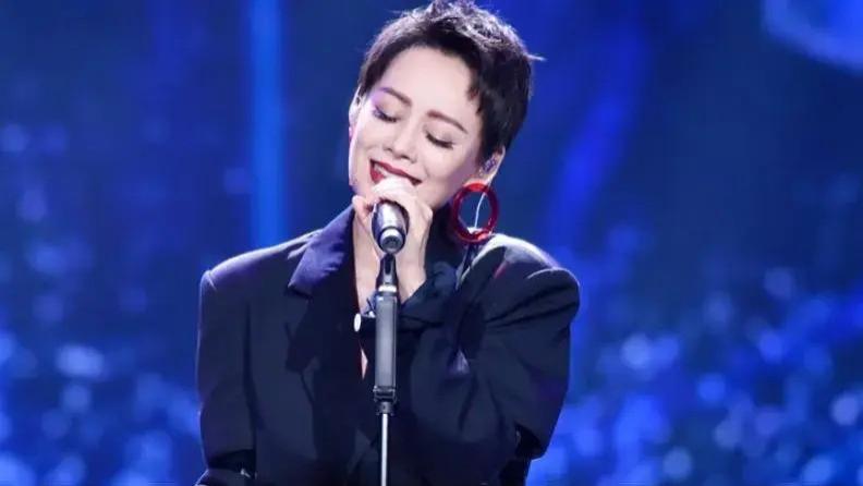 同样直播带货，郝蕾为她找补，把宁静的江湖地位体现得淋漓尽致