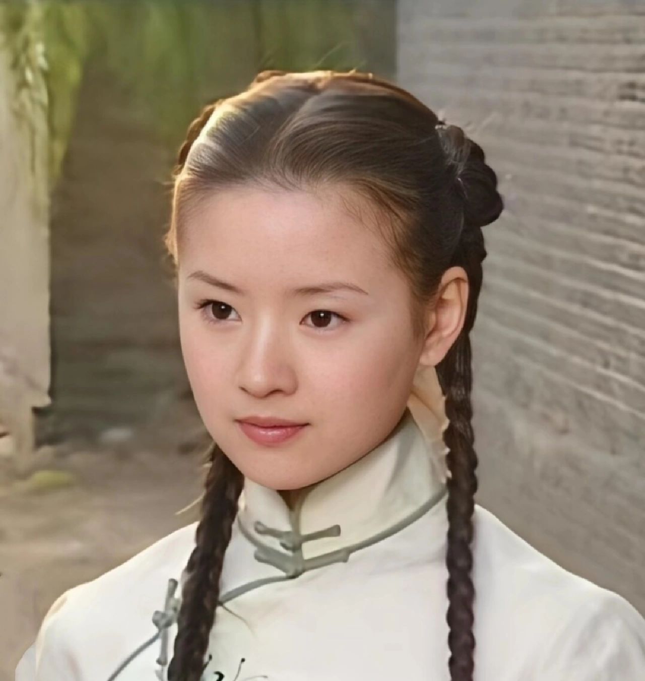 只可惜她并没有像巩俐,章子怡,周冬雨那些"谋女郎"一样,从此在大荧幕