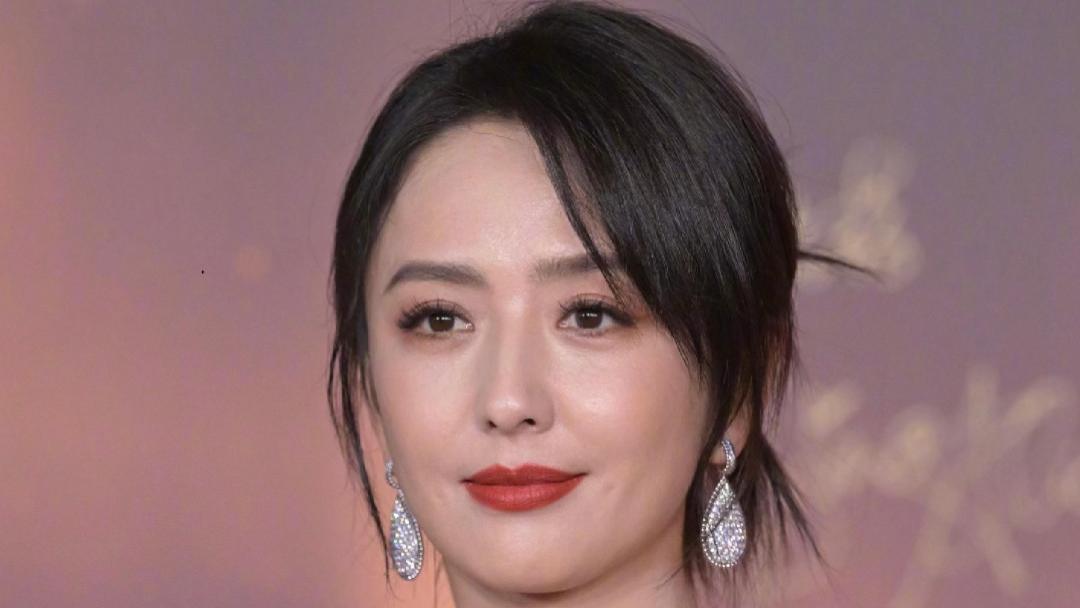 微博之夜明星怼脸生图：佟丽娅状态好，金晨脸微肿，宋雨琦妆容拖后腿