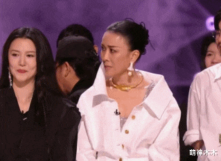 |那英拿下歌王瞬间，众人表情耐人寻味，业内评其历届唱功最弱歌王