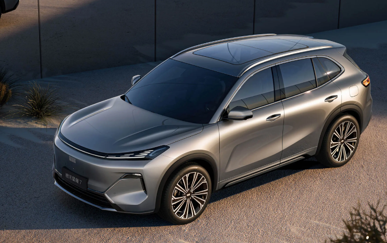 再等1天上市！全球首款雷神电混A级SUV，续航1420km，预售10万