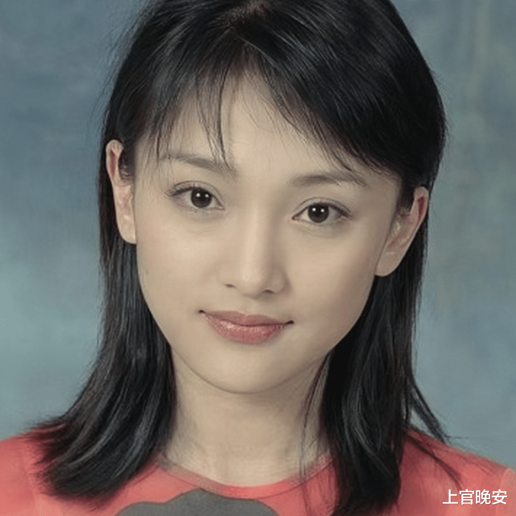 好绝的一张脸,好丑的一双手,剧里这几位演员伸出手能把观众笑死