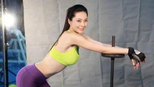 曾经的“中国第一黄金比例”，为特殊男友拒嫁富豪，如今皮肤老化