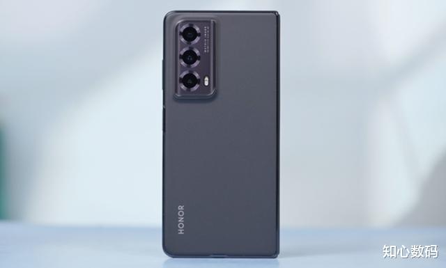 榮耀宣布清倉，16GB+512GB突降2350元，折疊屏旗艦更香了