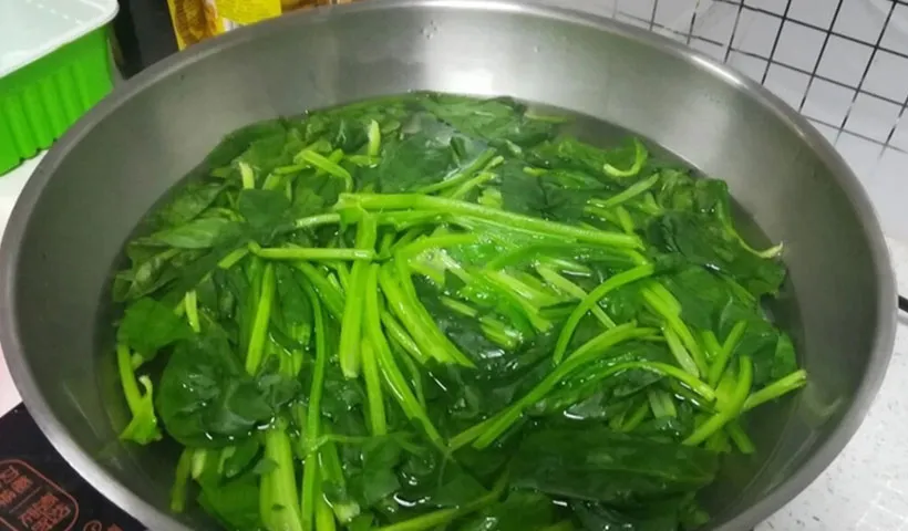 57岁男子吃饭后肾衰竭，医生劝告：炒菜再懒也别省这一步