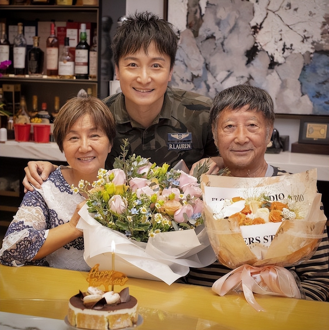 方力申曝小14岁女友不恋钱财，爱吃路边摊，还反对他努力赚钱