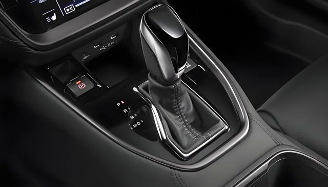 纯进口SUV，车长4880mm，搭载2.5L水平对置混动系统，还有全时四驱