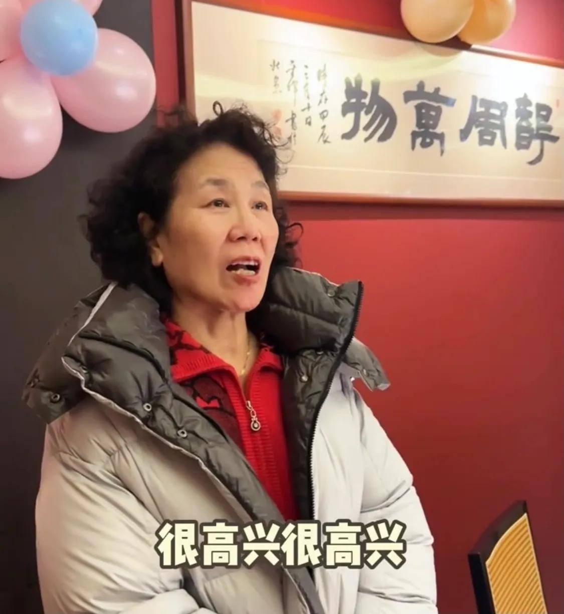 秋瓷炫和于晓光喝交杯酒，公公婆婆给她庆生，她在婆家被宠上天！