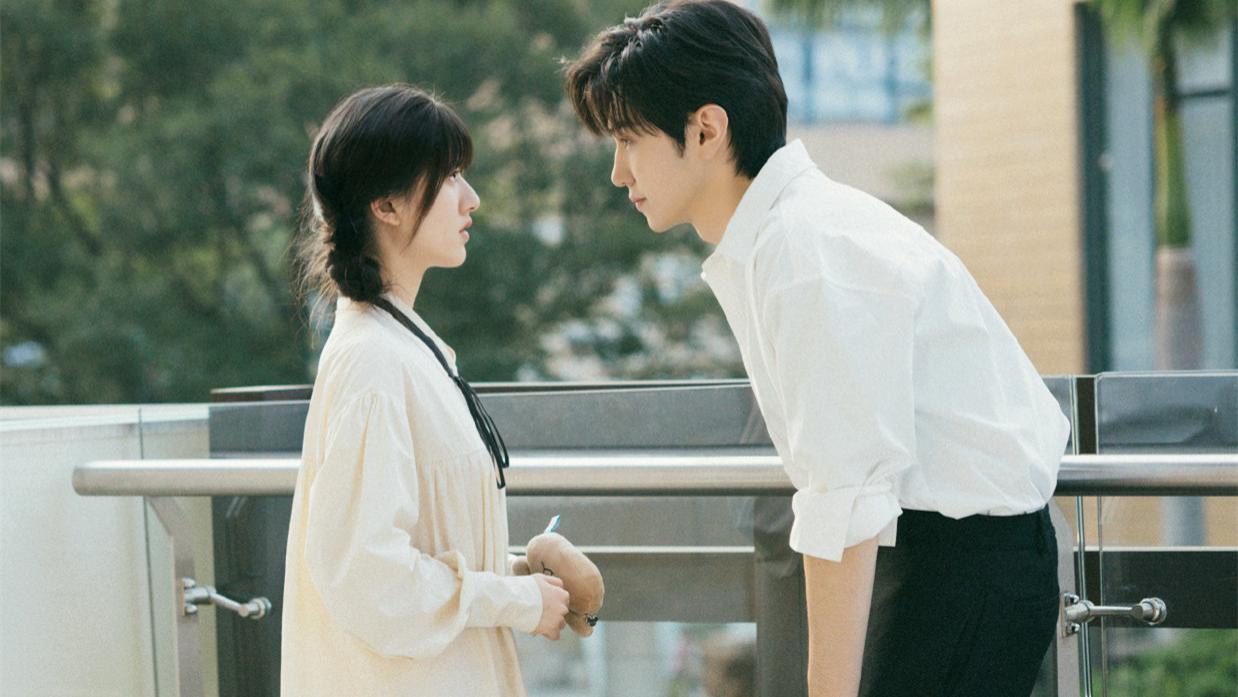 腾讯首播！24集校园救赎剧来袭，男女主CP感拉满，爆款要来了