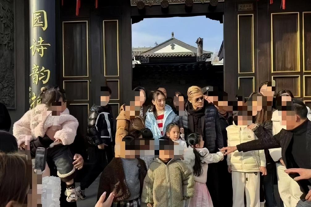 方媛在舅舅2千万农庄第二天：顾客排队和郭富城合影，岳母太泼辣