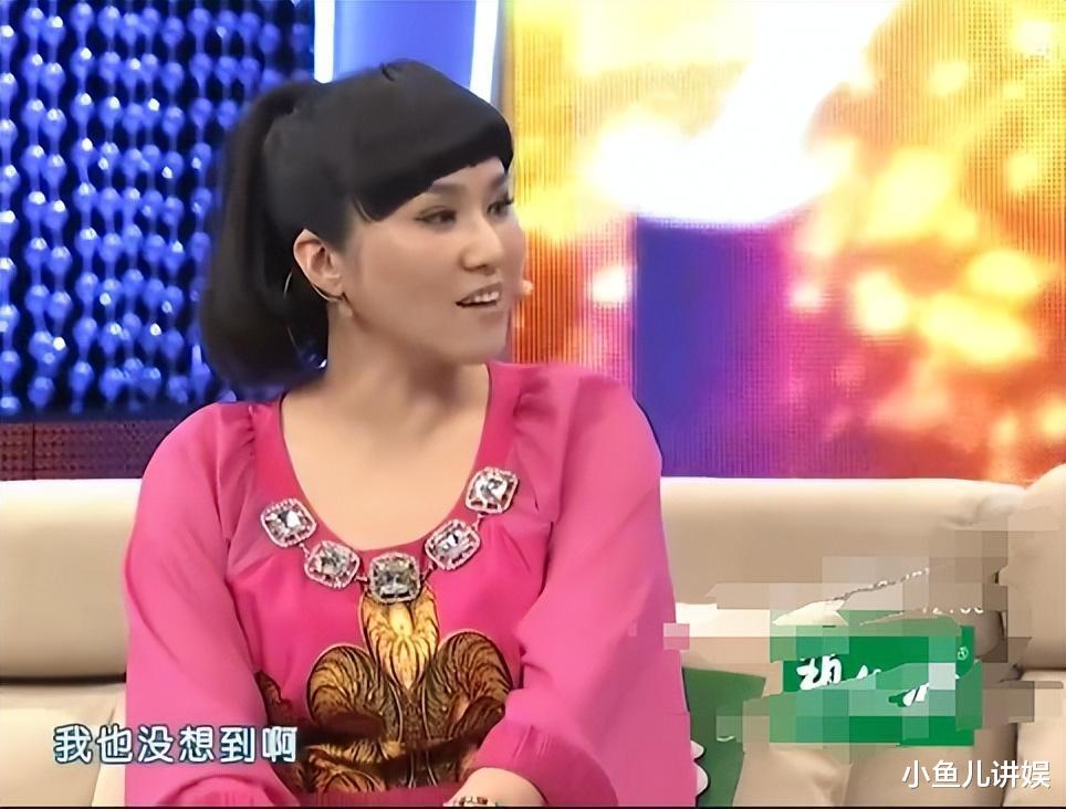 万人捧到万人嫌,演唱会只剩中老年看美腿,乌兰图雅都做了什么?