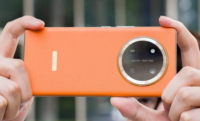 荣耀继续发力,卫星通信手机才卖1909元,6600mAh+1亿像素