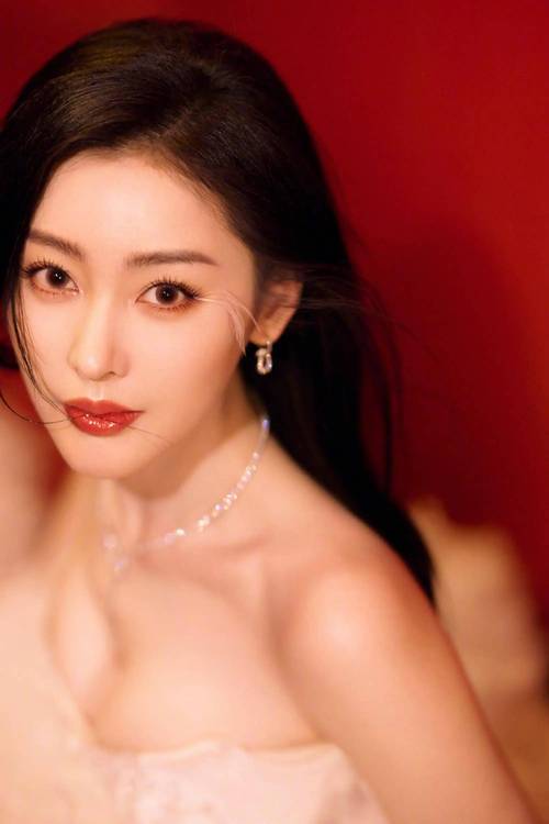 张天爱:身姿曼妙,颜倾天下,演绎之路星光熠熠