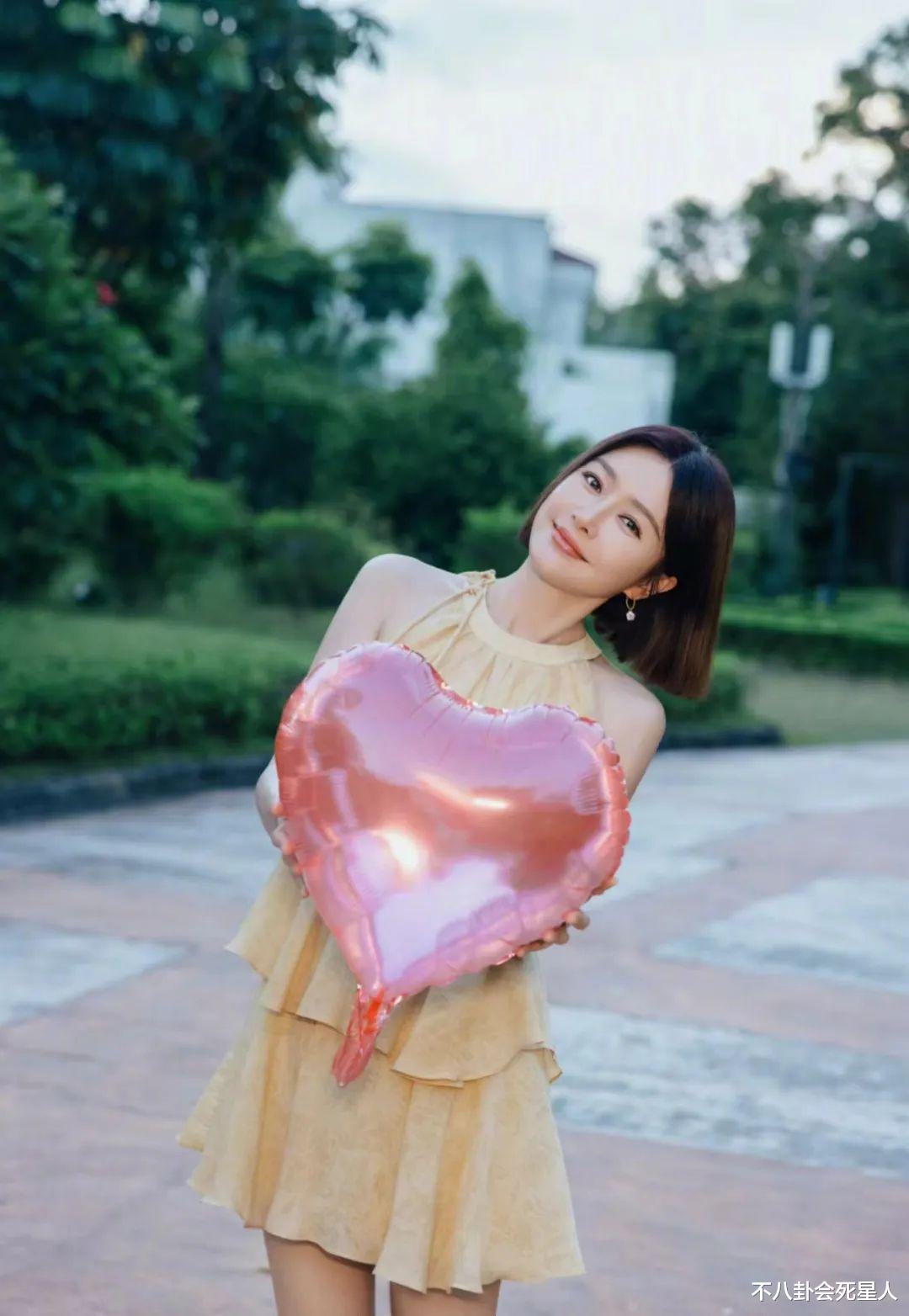 45岁秦岚生日冷清,体现了娱乐圈世态炎凉,再被传与魏大勋分手